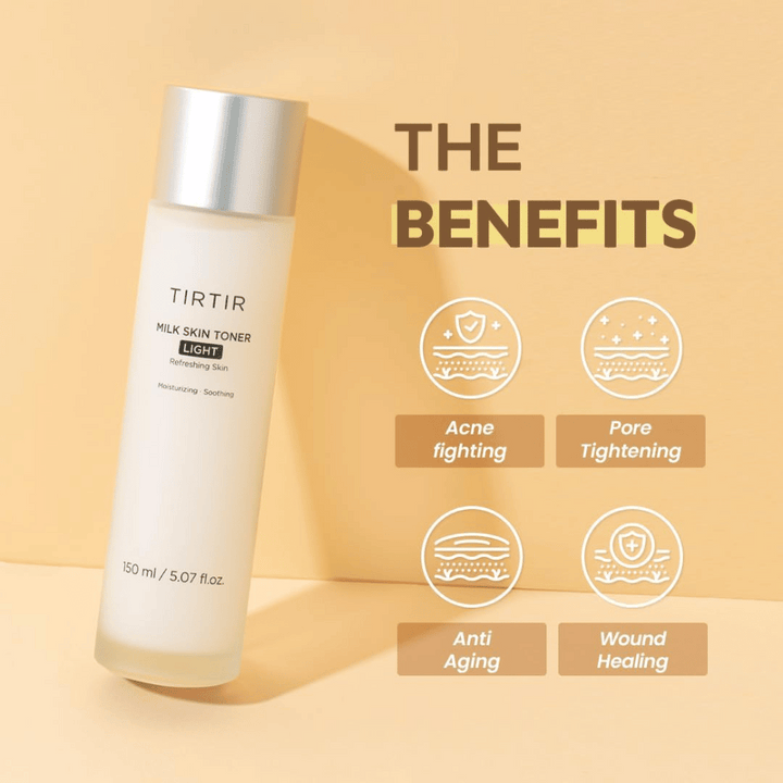 Produktbild av "TIRTIR Milk Skin Toner Light" på en gul bakgrund med texten "THE BENEFITS". Flaskan presenteras med ikoner som framhäver dess egenskaper: bekämpar acne, åtstramar porer, anti-aging och läker sår.