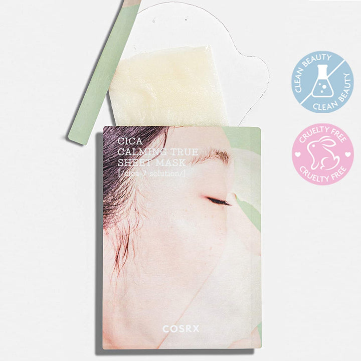 Ett COSRX sheet mask-paket med en kvinnas ansikte och berikad med centella asiatica och Cica-7 Complex: Pure Fit Cica Calming True Sheet Mask.