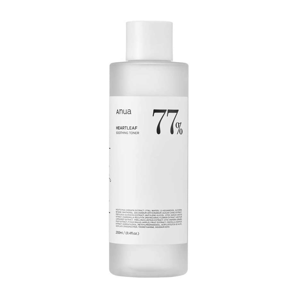 En flaska Heartleaf 77% Soothing Toner med en Anua-etikett på, formulerad med lugnande ansiktsvatten för känslig hud.