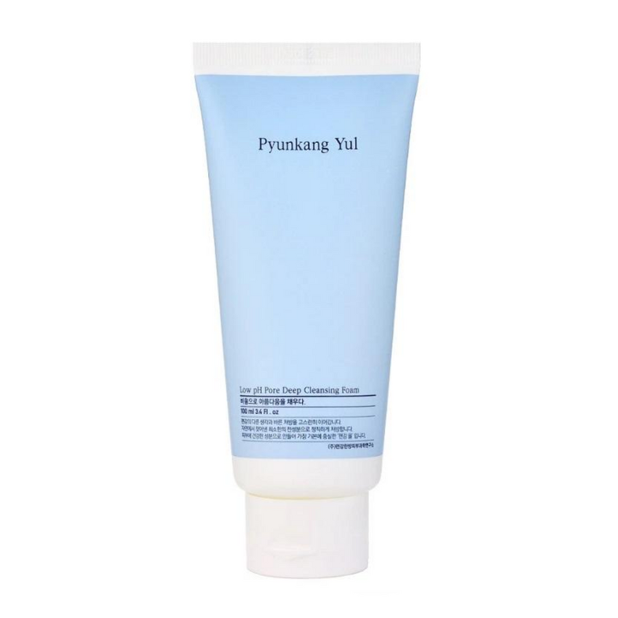 En tub Pyunkang Yul Low pH Pore Deep Cleansing Foam 100ml för hudrengöring på vit bakgrund.